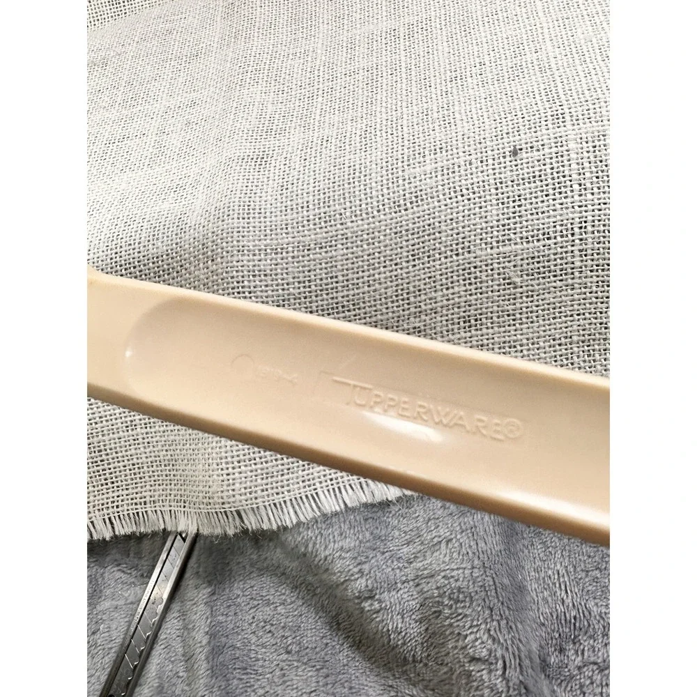 Tupperware Knife Cake Pie Slicer Server‎ #1819 Almond Beige USA Vintage